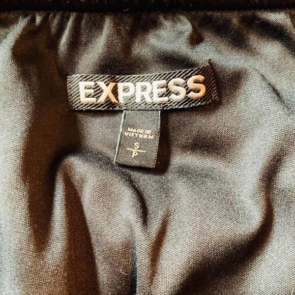 3 for $30! Express halter neck patterned dress. Size small - Picture 3 of 7